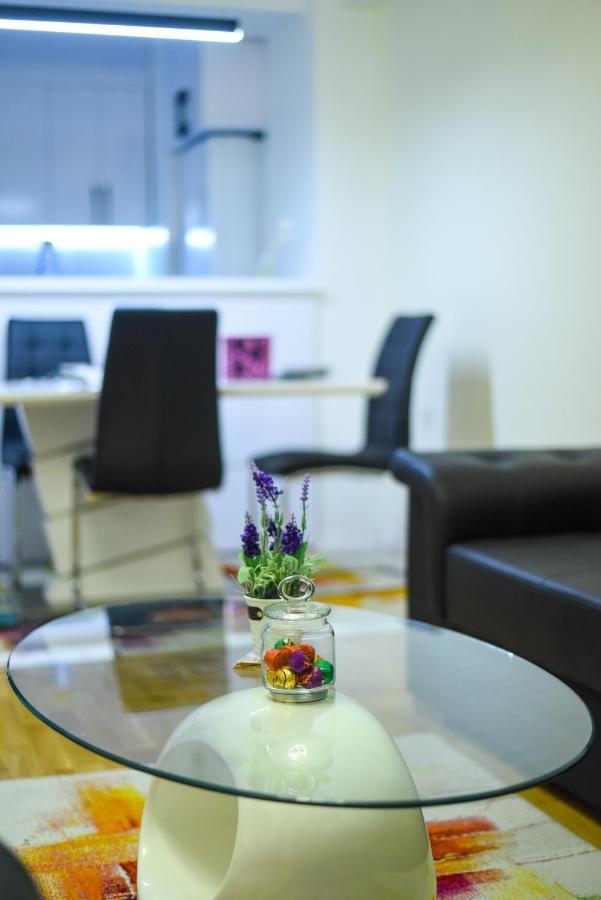 Luxury "Cube" Apartment Skopje Luaran gambar
